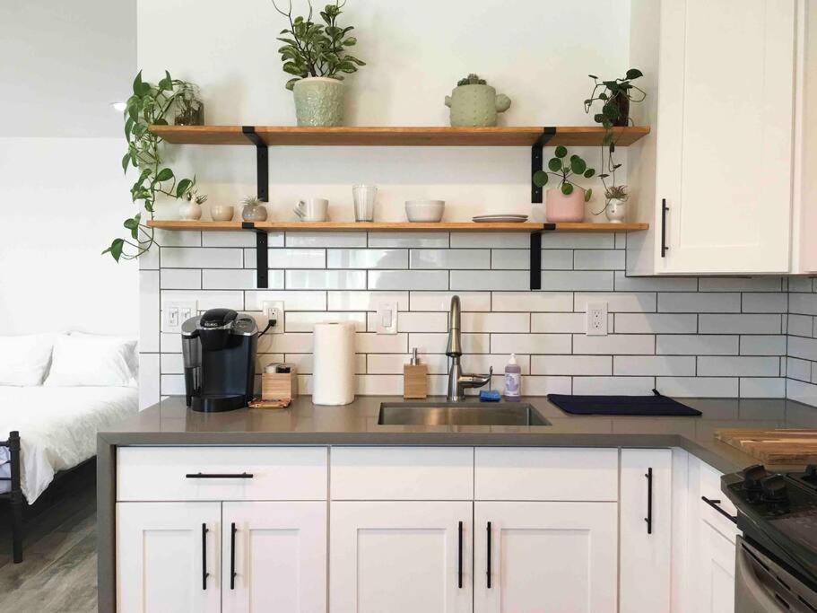 The Cozy Oasis - A Renovated And Modern Studio Near Lax + Sofi + Beaches + Freeway Lawndale Buitenkant foto